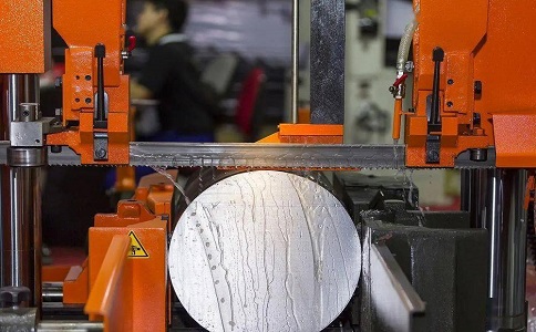 通川立式金属带锯床切削出现跑带故障解决方法！